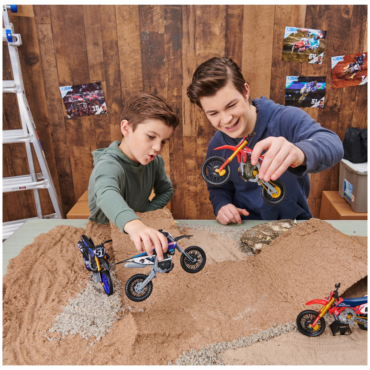 1:10 Brayton Supercross, with Motorcycle Display Justin Replica Scale Stand Collector Authentic Die-Cast