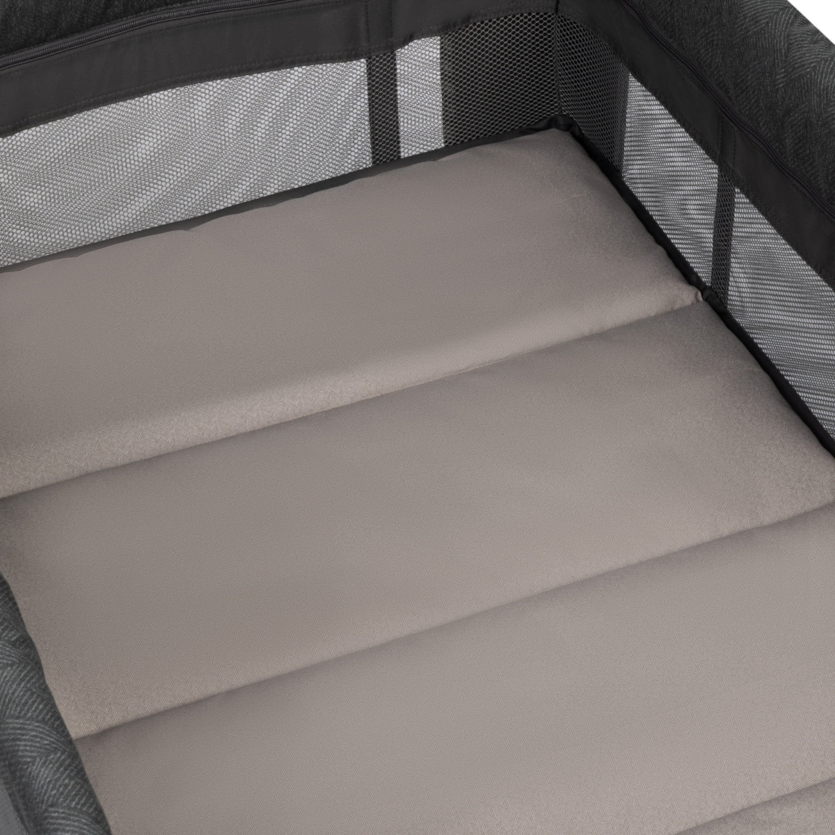 Play Castle Rocking Bassinet, Size Point with Full Yard Monbebe